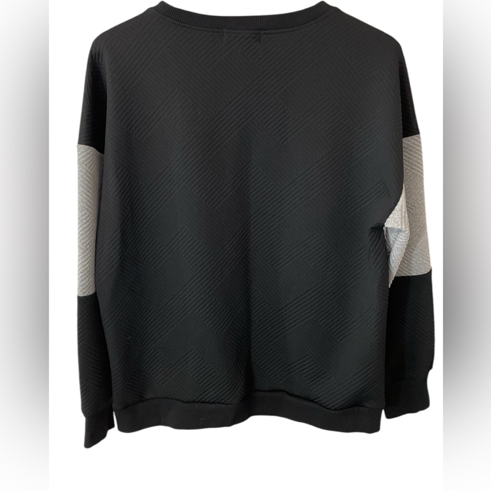 C3- Liam & Co. - SIZE LARGE - Textured Sweater - Picture 3 of 5